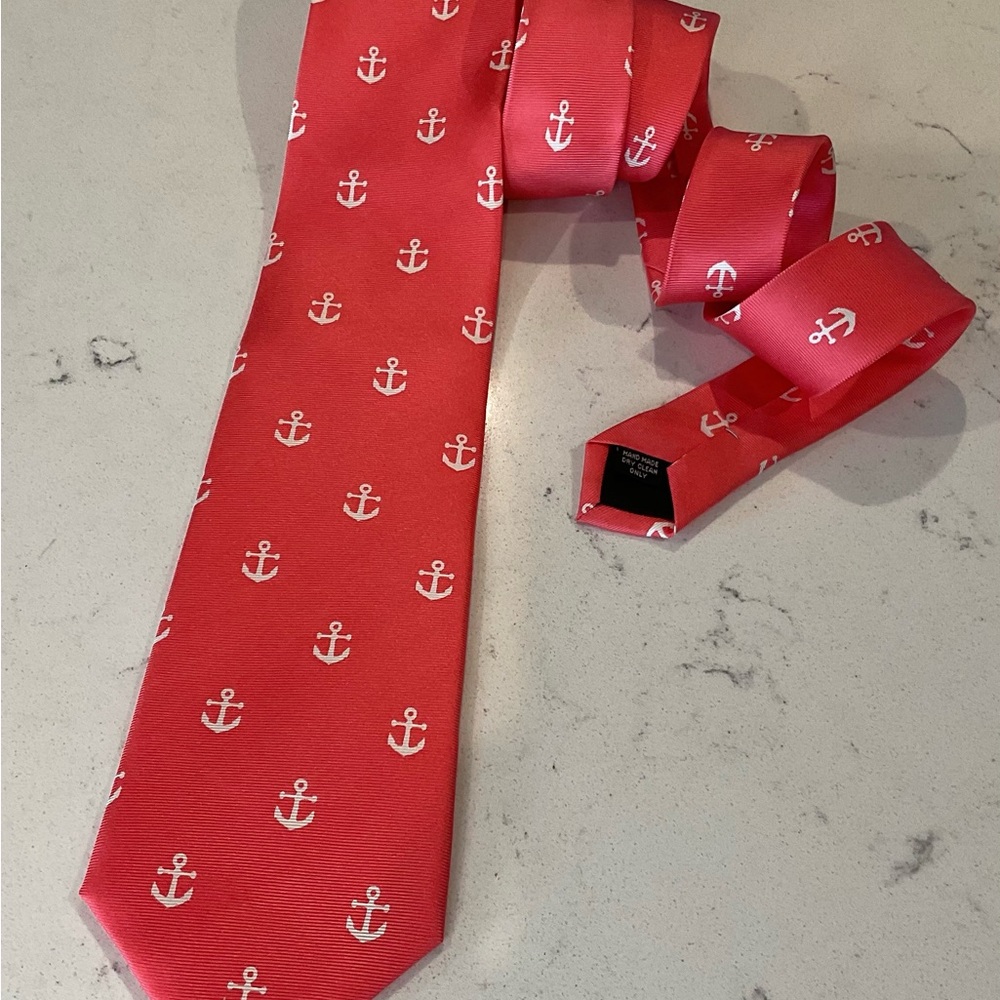 Anchor Necktie Coral & White Great Condition. Made by SummerTies Handsome